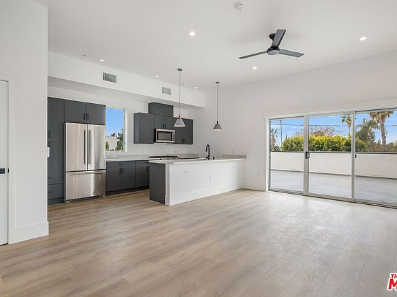 2nd image of 1011 N Crescent Heights Blvd #10