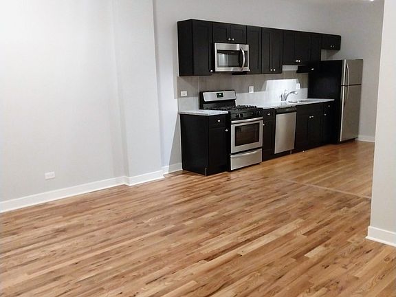 3rd image of 4113 W Lawrence Ave #3