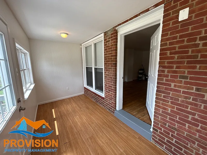 3 bed, 2.0 bath, 1024 sqft, $1,650 — Photo 2