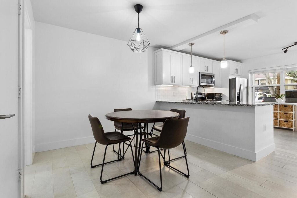 18 Amherst Court #D, Royal Palm Beach, FL - View 6