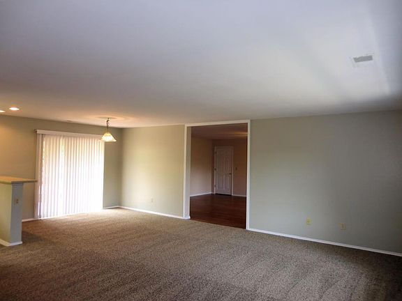 3rd image of 16 Pond Pl