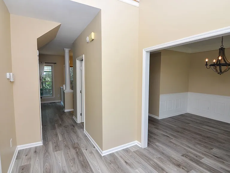 511 Prince Of Wales Ct — Photo 3