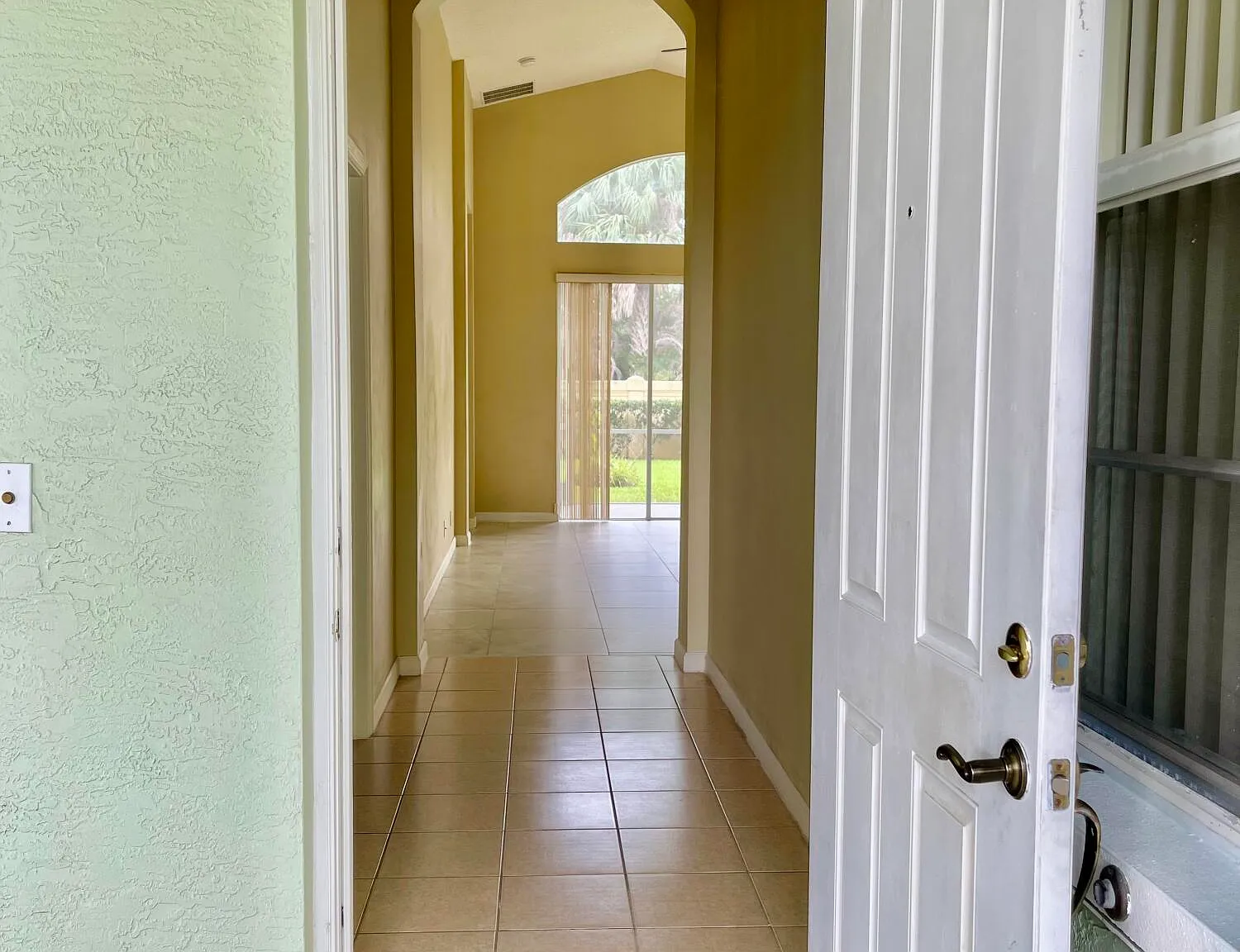 3 bed, 2.0 bath, 1539 sqft, $2,400 — Photo 3