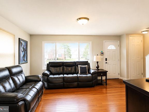 3rd image of 1418 Pacific Ave