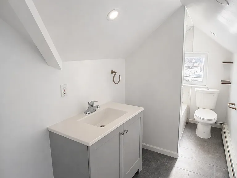 28 Treptow St #2 — Photo 8