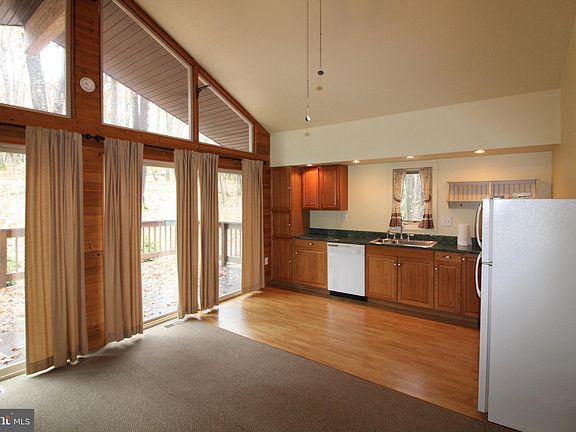 4th image of 412 Woodbine Dr