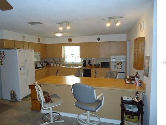 3rd image of 205 Skyland Ct E