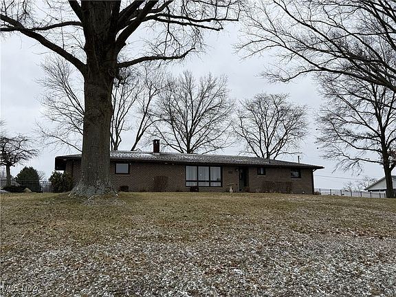 2nd image of 3222 Circleview Dr NW