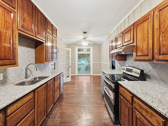 4th image of 720B E Leslie St