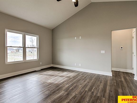 5th image of 3097 Aurora Dr