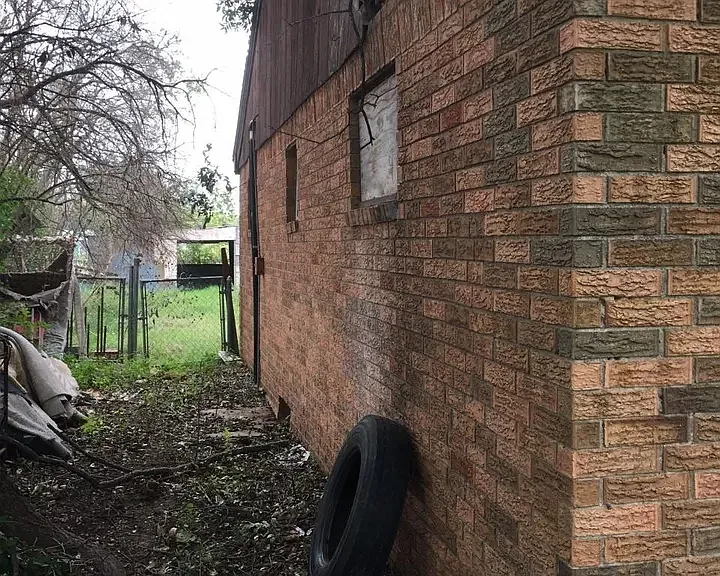 709 W 6th St — Photo 3