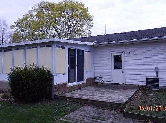 2nd image of 911 Fernwood Ave