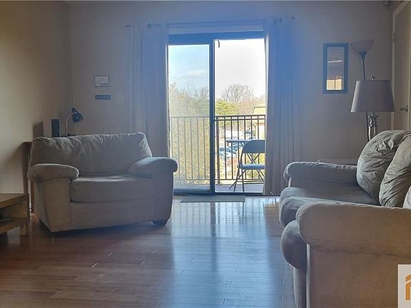 2nd image of 1212 N Oaks Blvd