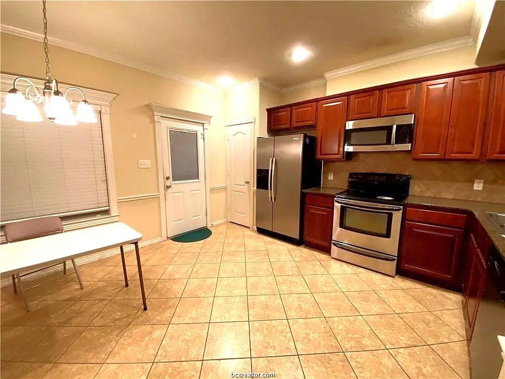 2 bed, 2.5 bath, 1168 sqft, $1,600 — Photo 4