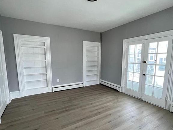 3rd image of 141 W Main St