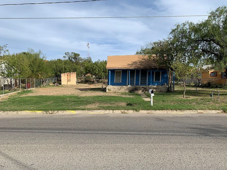 2nd image of 480 Medina St