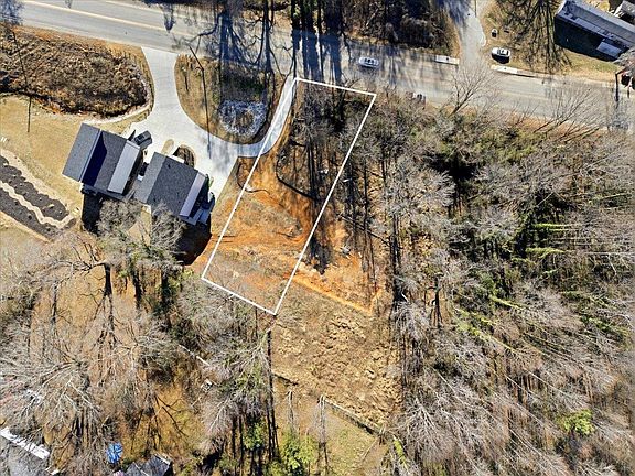 2nd image of 102 Sandy Ln