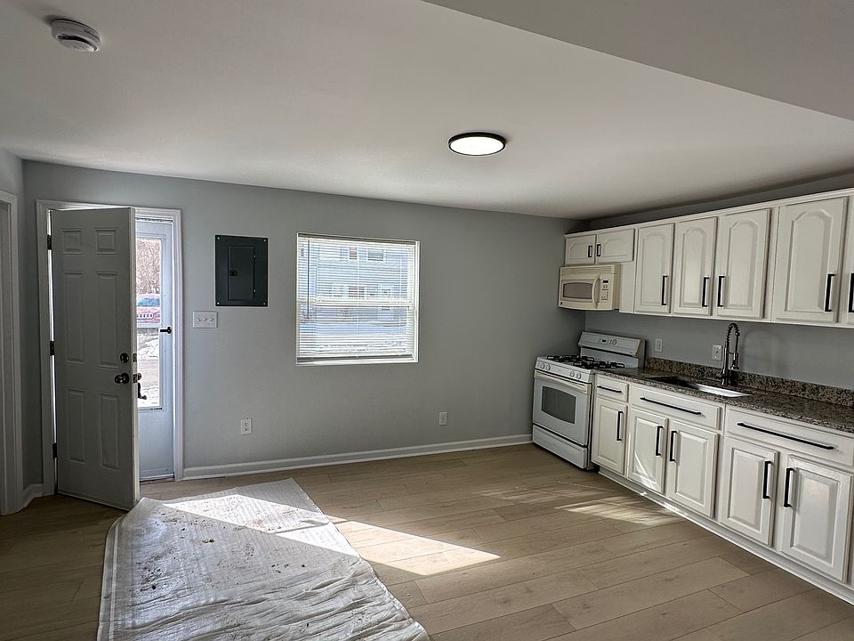 1st image of 2337 Deerfield Ct