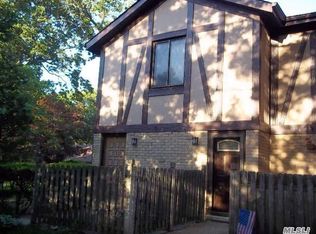 153 Skyline Dr, Coram, NY 11727