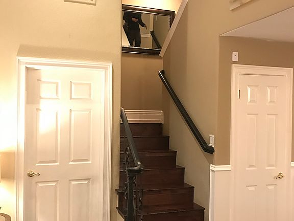 3rd image of 995 Oak Park Dr