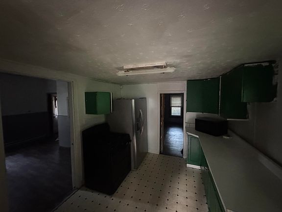 3rd image of 8418 Locust Pike