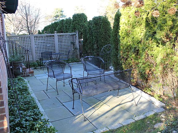 2nd image of 124 Putnam Park #124