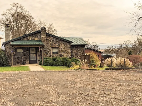 371 S Diamond St, Mount Pleasant, PA 15666