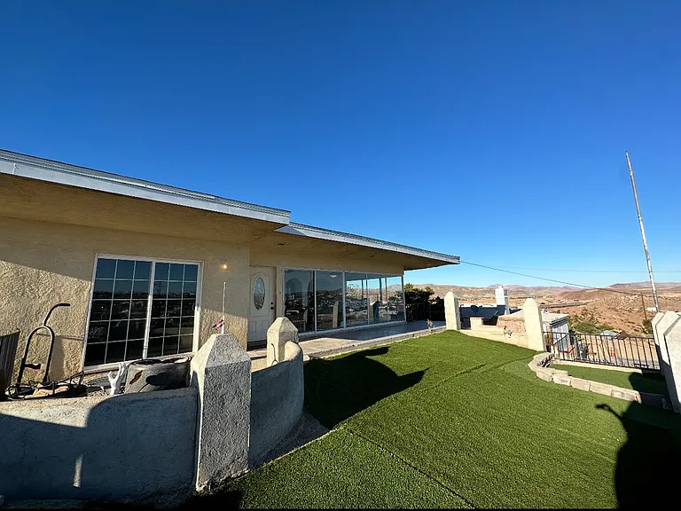 301 Hillside Dr — Photo 10