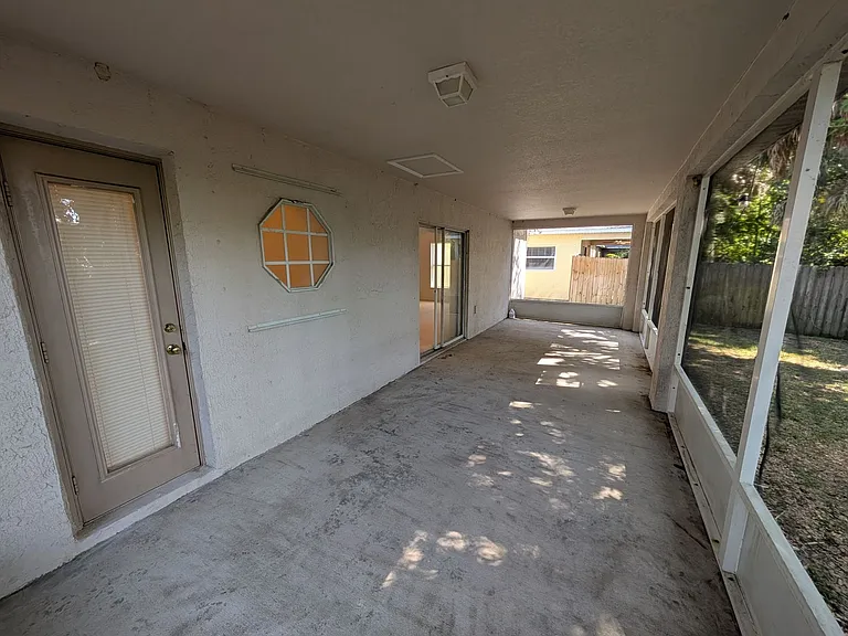 1049 Macon Dr — Photo 8