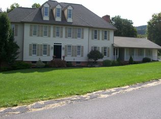 9 Westwood Dr, Mount Holly Springs, PA 17065