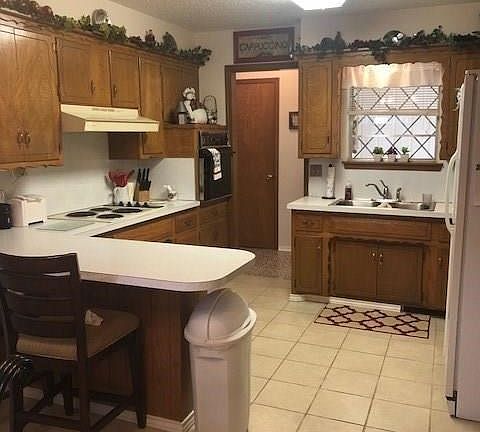 5th image of 404 SW 63rd Pl