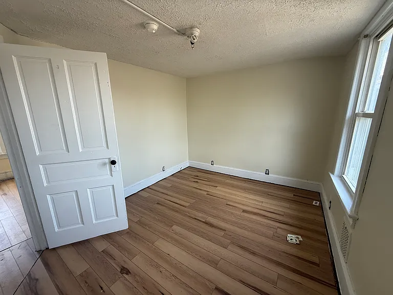 306 S 2nd St — Photo 8