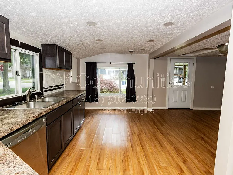 3332 Hiwood Ave — Photo 7