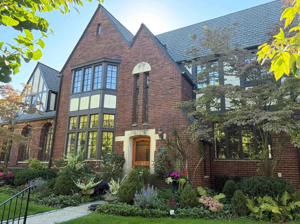 16818 Saint Paul St, Grosse Pointe Park, MI 48230