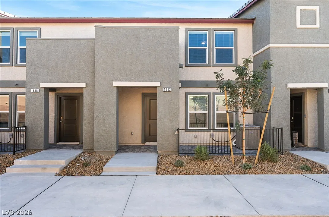 3 bed, 2.5 bath, 1309 sqft, $2,300 — Photo 2