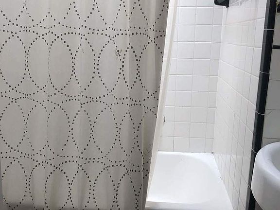 5th image of 114 Bedford Ave APT 4R