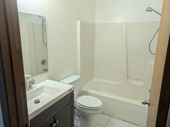 4th image of 2771 Southlawn St