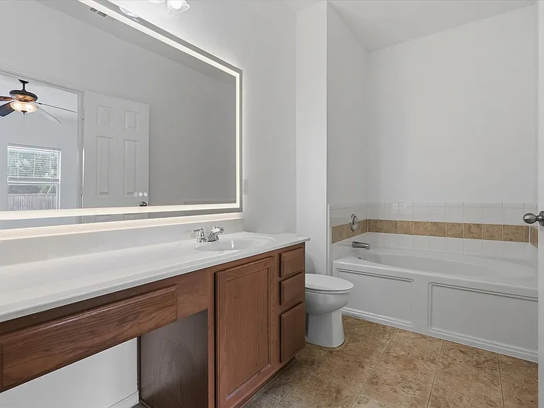 5924 Lost Valley Dr — Photo 15