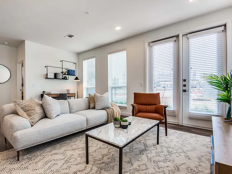 Mezzo Apartments — Photo 8