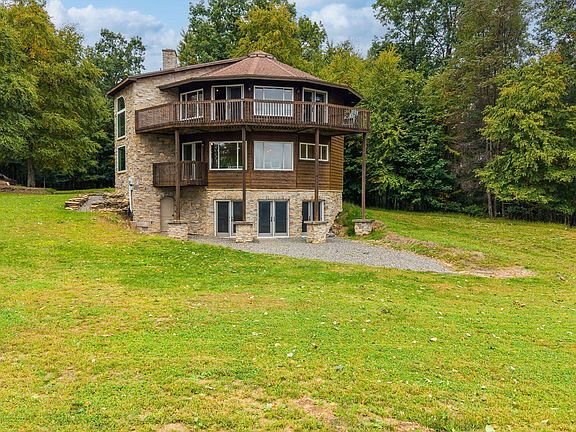 3rd image of 546 Ridge Rd