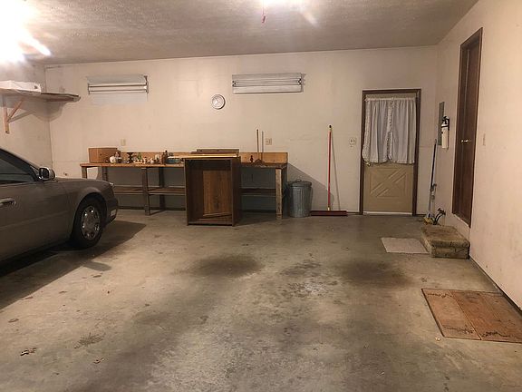 2 car garage 