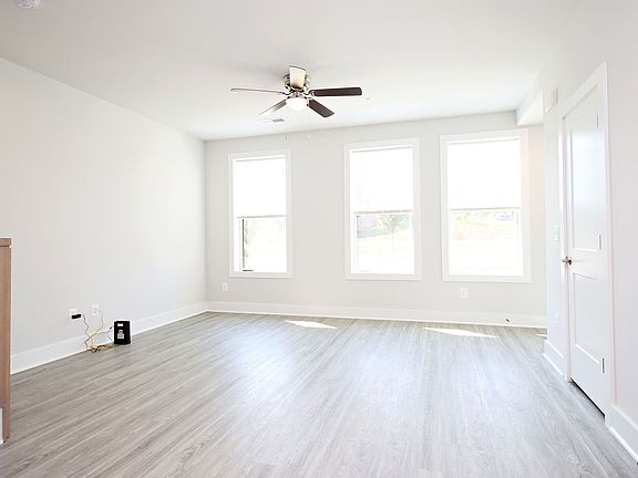 5th image of 606 Noush Ct #A