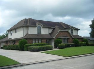 2521 Edgemont Ln, Nederland, TX 77627