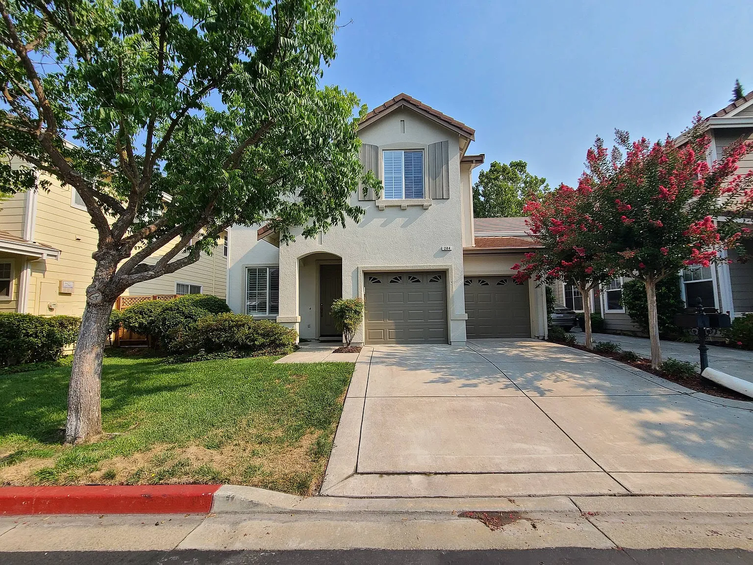 4 bed, 2.5 bath, 2396 sqft, $5,100 — Photo 1