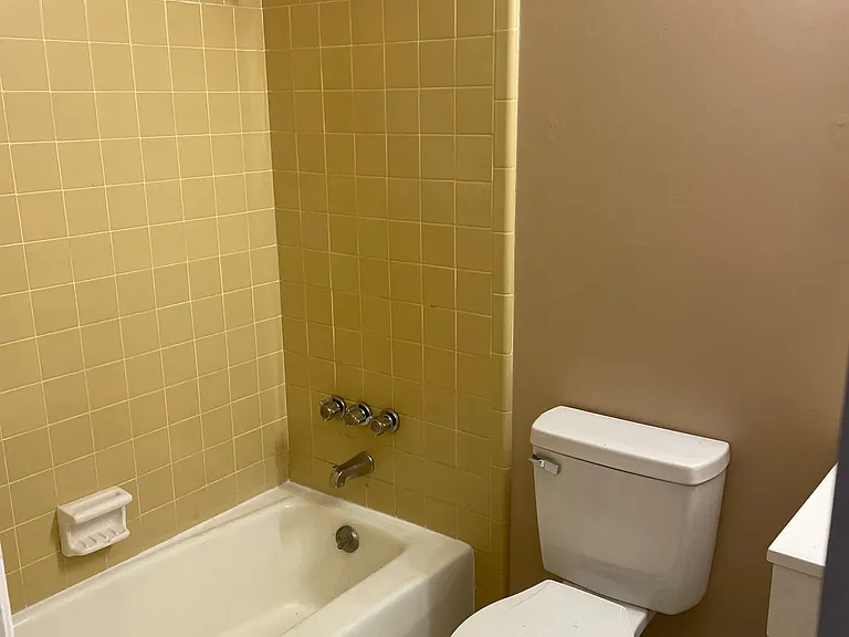 105 Valencia Cir — Photo 5