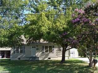 411 W Gilbreath St, Graham, NC 27253