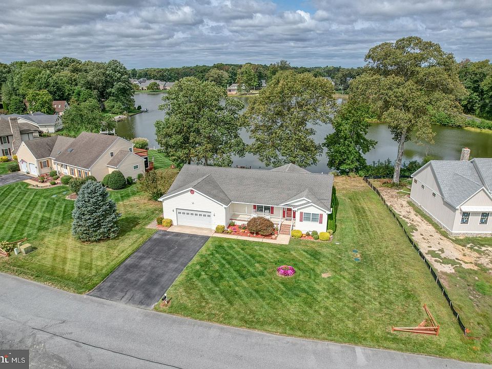 1st image of 23185 Lakeview Dr