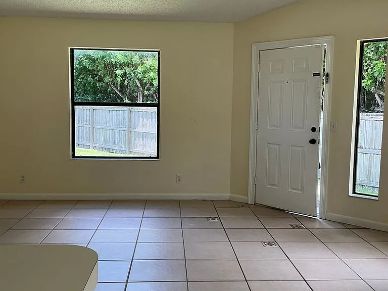 2820 Stoneway Ln — Photo 5