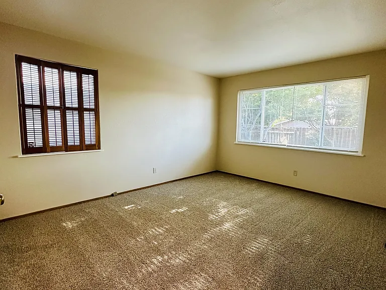 3178 Hillview Ct — Photo 13