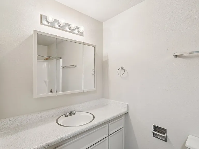 Welcome Home to James Apartment Lakewood , WA — Photo 46